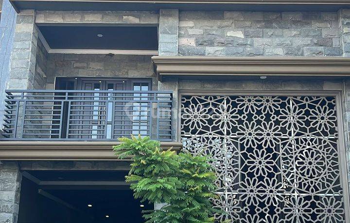 Rumah 2,5 Lantai Minimalis Di Griya Benowo Indah Surabaya