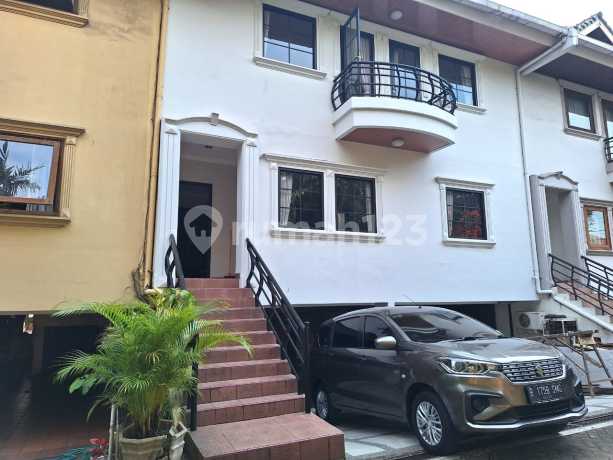 Di Jual Townhouse Villa Kemang Hijau
