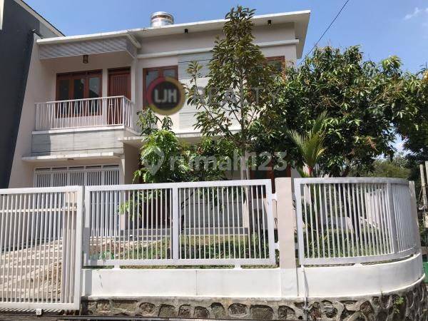 Rumah di Dago Pandawa Bandung, 2 Lantai Posisi Hook 