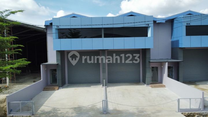 Dijual Pergudangan Tunas Bitung [Brand New] Tangerang - Shgb - PBG Industri - Listrik 2200W - Tinggi Gudang Bagian Tepi 8,2M - Kantor 2 Lantai Luas 65M² - Dimensi Bangunan Gudang ( 7,5M X 48M ) LT : 449 M² LB : 425 M² Harga : Rp. 4,49M Excl PPN