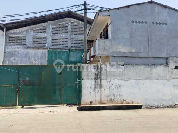 Gudang Kosambi Besar Kawasan Pergudangan 8 Uk : 15 X 40 M² LT : 600 M² LB : 1.000 M² Bangunan 2 Lantai Sertifikat : Hak Milik Harga : 7,3M Nego
