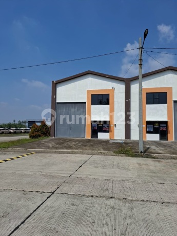 Disewakan Gudang Besar di Pergudangan Airport City* Spesifikasi:- Ukuran Tanah: 2.000 M² (10 X 40 M X 5 Unit)- Ukuran Bangunan: 1.500 M² (10 X 30 M2 X 5 Unit) Harga Sewa: Rp 1 M / Tahun / Nego Disewakan Gudang Besar di Pergudangan Airport City* Spesifikasi:- Ukuran Tanah: 2.000 M² (10 X 40 M X 5 Unit)- Ukuran Bangunan: 1.500 M² (10 X 30 M2 X 5 Unit) Harga Sewa: Rp 1 M / Tahun / Nego
