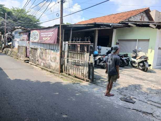 For Sale:  Rumah posisi huk hitung tanah saja Lokasi sangat strategis, Di Cipete,Jaksel 