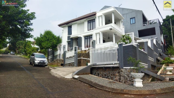 Di Jual Rumah Hook Kokoh Luas Full Renovasi Dalam Lingkungan Asri Dan Nyaman Di Perumahan Bukit Golf Riverside Cibubur