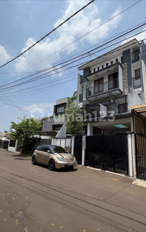 Luxury 4-Story Fully Furnished House Ready to Occupancy Near Semanggi Road