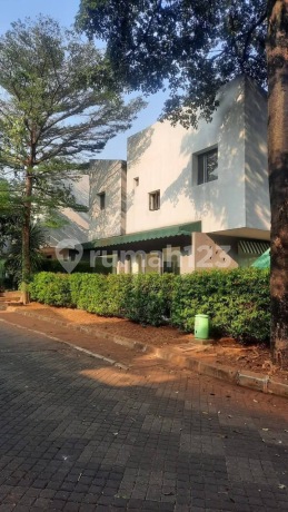 Dijual Rumah Hook Ada Lift, 3 Lantai Dalam Cluster Di Bintaro Jakarta Selatan 