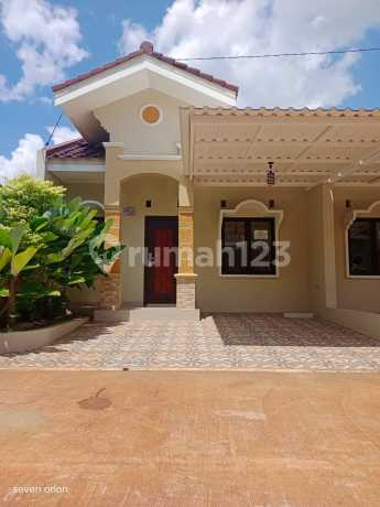 Rumah Siap Huni 4 Kamar Tidur Bebas Banjir Dekat Akses Transportasi Rumah Siap Huni 4 Kamar Tidur Bebas Banjir Dekat Akses Transportasi