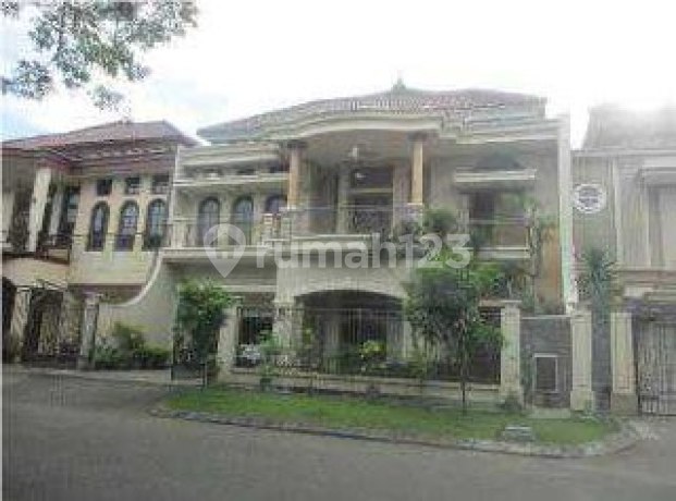 Rumah Megah Strategis Central Park Semolowaru Surabaya  