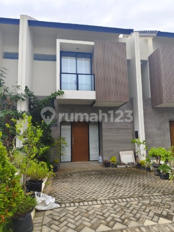 Turun Harga ! Rumah 2 Lantai Bagus Central Park Juanda Sidoarjo  