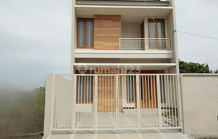 Rumah Bagus Minmalis 2 Lantai Casa Veranza, Sidoarjo