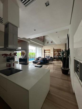 Luxury House 651M2 in Metro Kencana Pondok Indah