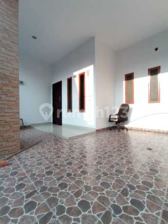 Dijual Rumah 3 Lantai Hak Milik Di Taman Kota Mas