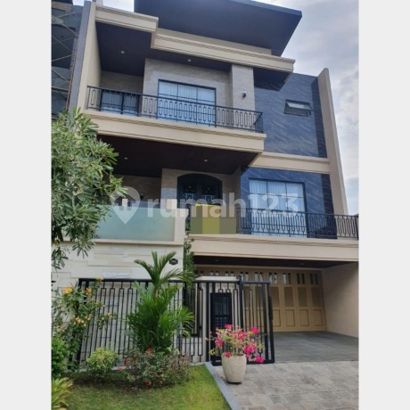 Luxury Ready-to-Occupy Fully Furnished House with Pool at North Emerald Mansion Citraland Surabaya