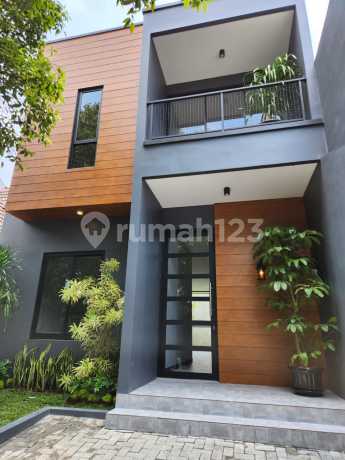 For Sale Luxurious House Near Toll Access in Versailles BSD