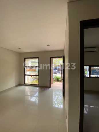 Jual Cepat Rumah 2 Lantai Dekat Danau Kuliner Tempat Ibadah Rapi Bersih Siap Huni Aman Nyaman Bebas Banjir Vanya Park BSD