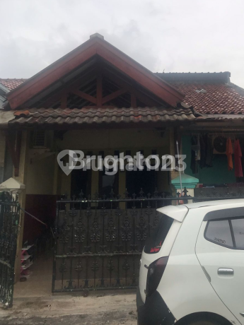 Jual cepat Rumah persis di depan lapangan di Bumi Mutiara cocok untuk keluarga kecil baru