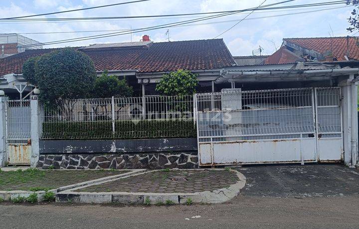 Barang Langka! Rumah Hitung Tanah Di Komplek Sumber Sari - 5 Menit Saja Dari Tol Pasir Koja