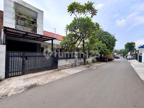 Termurah! Akses 3 Mobil di Tebet Barat, Selangkah ke Supomo Termurah! Akses 3 Mobil di Tebet Barat, Selangkah ke Supomo