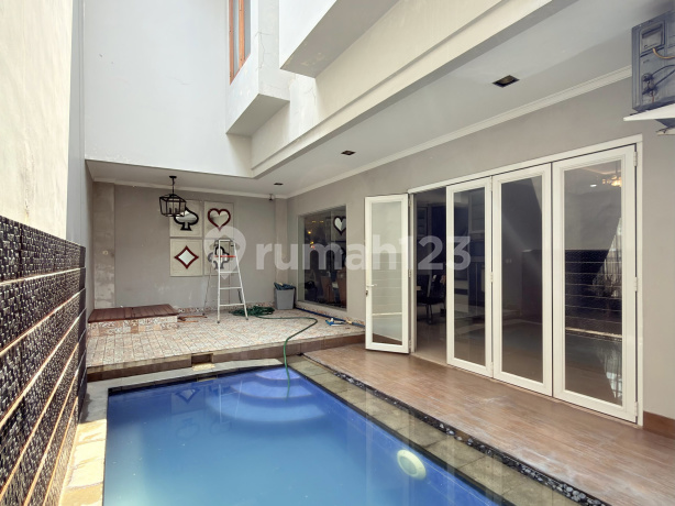 Tebet Timur - Luxurious Furnished House (2 Car Access)