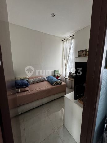 Di Jual Rumah Karang Tengah Permai Dua Lantai Tangerang
