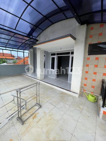 Rumah Siap Huni 3 Lantai di Taman Mulya Jimbaran