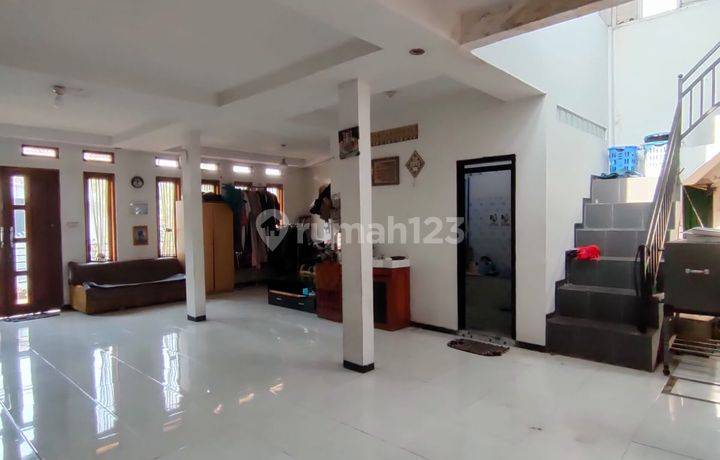 Rumah Hook Strategis di Komplek Dian Permai Bandung