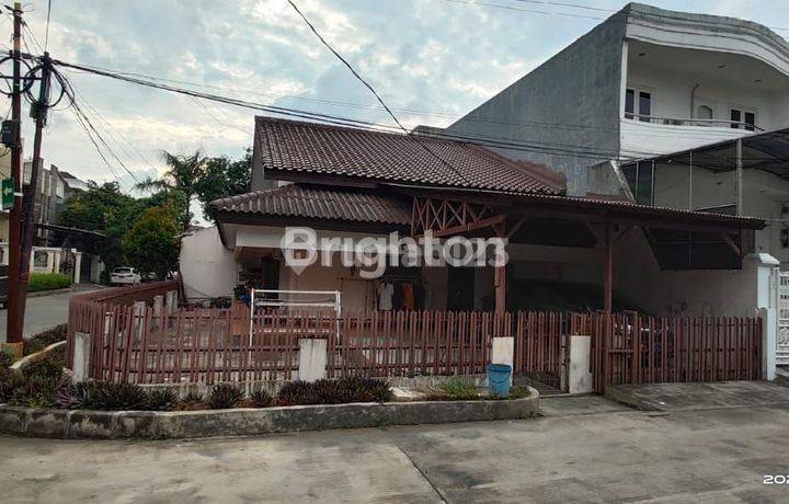 RUMAH SIAP HUNI DI KOMPLEK GRAWISA