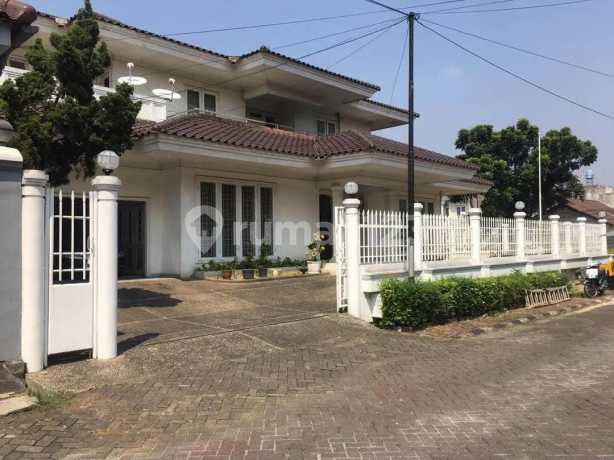 Dijual Rumah Mewah di Villa Pinguin Sektor 3, Bintaro 