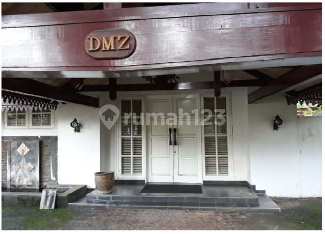 Luxurious 2-Story House on a Spacious 1096 m2 Land in Loka Indah Pancoran, Strategically Located 15 Minutes to Jl. MT Haryono and Sold 30% Below NJOP
