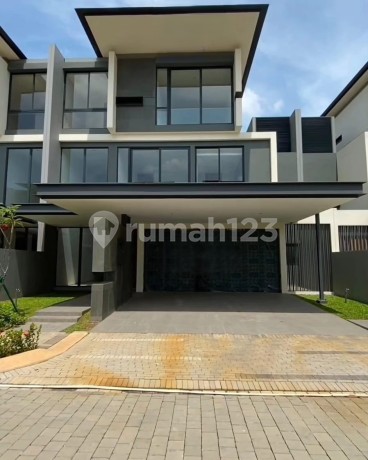 Di Jual Rumah Mewah 3Lantai Navapark Cluster Lyndon 