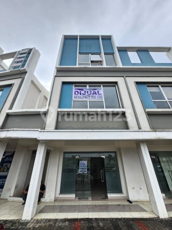 Ruko Hadap Jalan di Ruko Maxwell, Ruko 3 Lantai, rapi, siap pakai