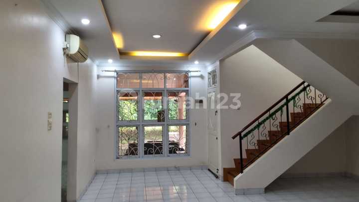 Rumah Siap Huni 2 Lantai di Komplek Perumahan Legenda Wisata Rumah Siap Huni 2 Lantai di Komplek Perumahan Legenda Wisata