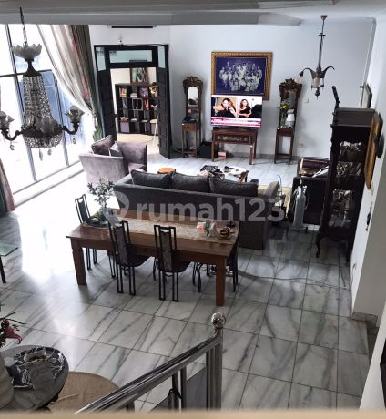 Rumah Bagus dengan Kolam Renang di Komplek Perumahan Villa Ragunan Permai Rumah Bagus dengan Kolam Renang di Komplek Perumahan Villa Ragunan Permai