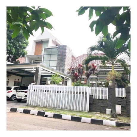 Luxury House in a Complex Near Puri Dago Antapani Bandung