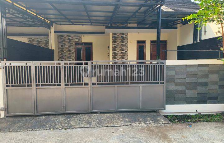 Rumah 1 Lantai Rasa Baru Unfurnish SHM di Griya Saluyu Cipamokolan, Bandung