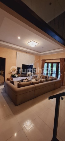 Dijual Murah Rumah Ada.kolam Renang Di Setramurni Bandung