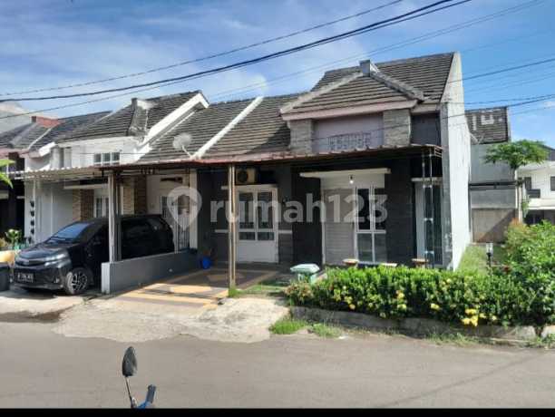 For Sale: Ciputat House, 133m2 Area, Largest Hook Unit. Adjacent to Bintaro.