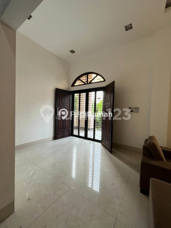 DIJUAL VILLA JALAN MUSTANG KOMPLEK THE PALACE RESIDENCE DIJUAL VILLA JALAN MUSTANG KOMPLEK THE PALACE RESIDENCE