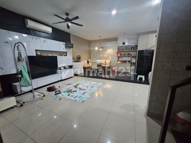 Dijual Villa Komp Givency One ( Versace )