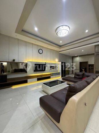 Dijual Rumah Mewah Komplek Cemara Kuta