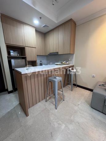 Sewa Apartemen Lantai 19 di Permata Hijau Suites Furnish Lengkap