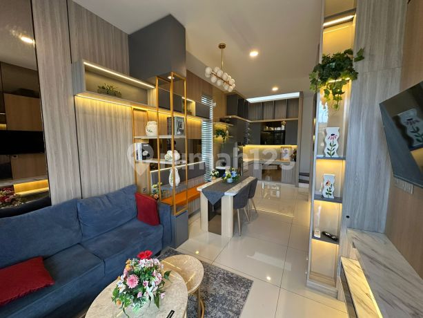 Rumah Mewah 2 Lantai Anti Banjir di Jakarta Barat Rumah Mewah 2 Lantai Anti Banjir di Jakarta Barat