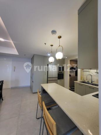 Dijual Apartemen Royale Springhill 3 Bedroom Mewah Sudah Renovasi Total, View Golf Siap Huni.