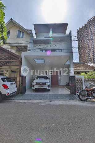 Rumah Baru Furnished di Pondok Indah Jakarta Selatan