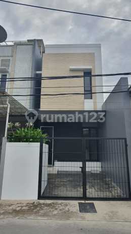 3-Story House Near Taman Ratu Indah New Building Ready to Occupy