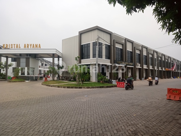 2-Story Shophouse, Profitable Investment in a Strategic Location at Aryana Karawaci Tangerang