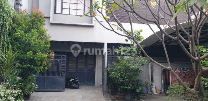 Rumah Full Furnished di Taman Royal 2 Cluster Parahyangan, Tangerang