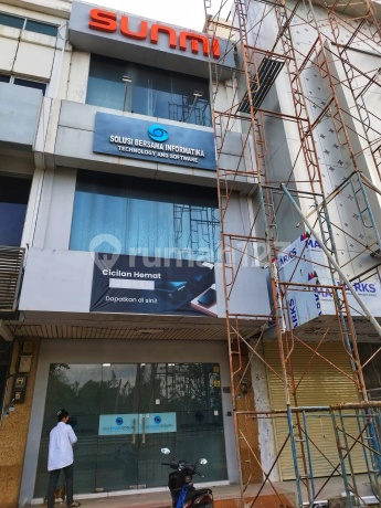Di Ruko Galeri Niaga Mediterania 2, Jakarta Utara 3 Lantai 