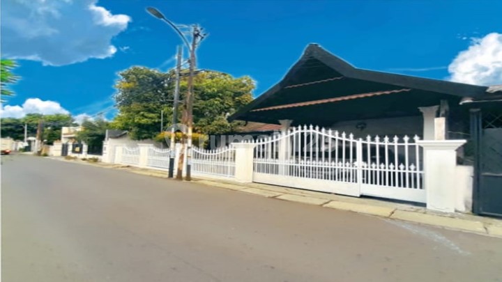 Dijual Rumah Lokasi Strategis dan Cocok Untuk tempat usaha