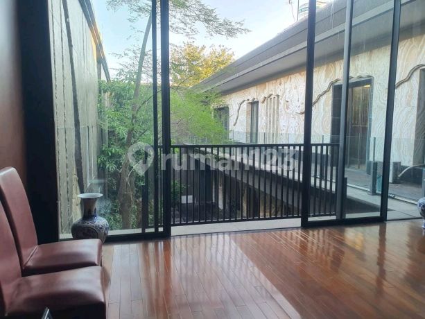 Rumah Mewah Lantai Dinding Full Onix Impor. Cluster Darmo Hill.